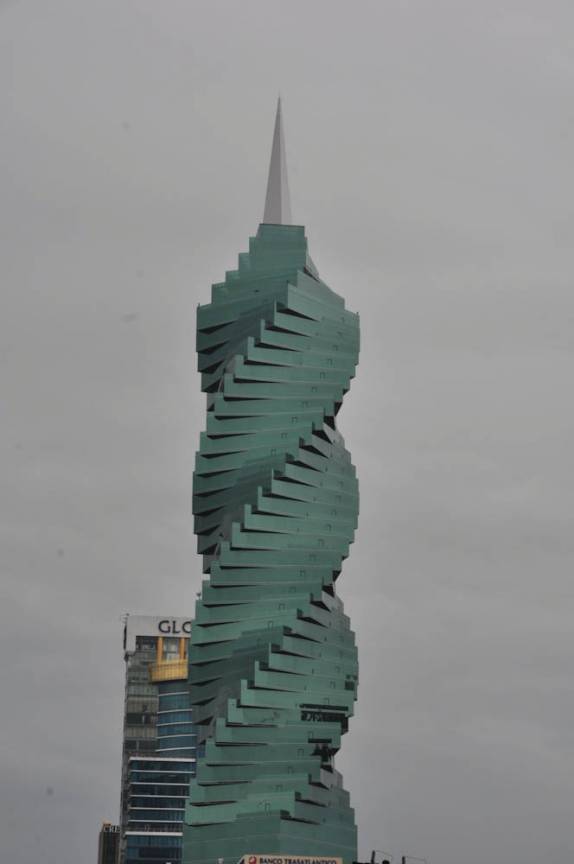 A 'Revolution Tower', um dos marcos arquitetônicos da Cidade do Panamá, capital do país